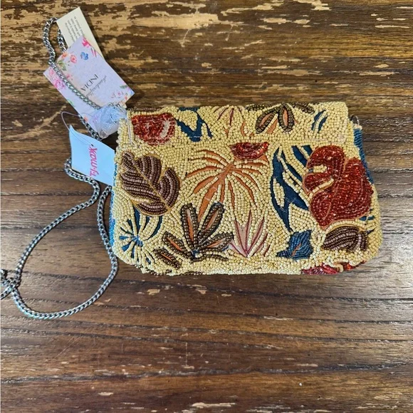 Viral Beaded Floral Clutch - Picture 2 of 3